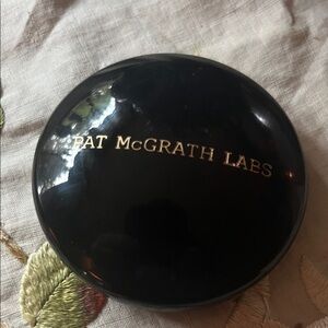Pat McGrath lab under eye finish powder